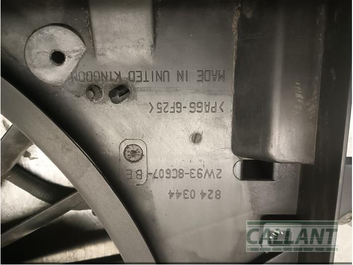 Kylfläkt från en Jaguar S-type (X200) 2.5 V6 24V 2003