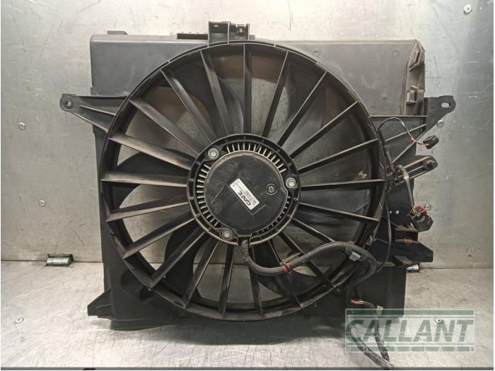 Kylfläkt från en Jaguar S-type (X200) 2.5 V6 24V 2003