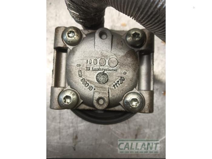 Servostyrningspump från en Jaguar S-type (X200) 2.5 V6 24V 2003
