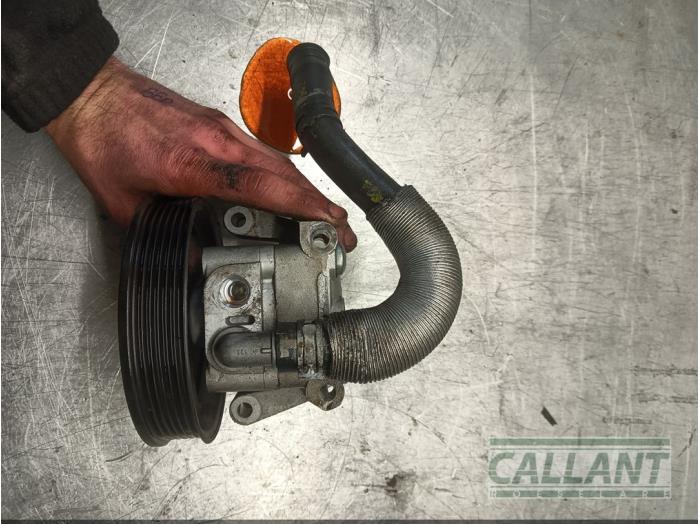 Servostyrningspump från en Jaguar S-type (X200) 2.5 V6 24V 2003