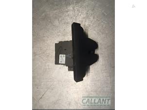 Begagnade Baklucka, låsmekanism Landrover Discovery Sport (LC) 2.0 TD4 150 16V Pris € 36,30 Inklusive moms erbjuds av Garage Callant