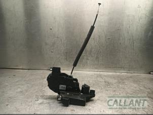 Begagnade Dörrlåsmekanism, 4-dörrars, vänster fram Jaguar XF (CC9) 2.7 D V6 24V Pris € 90,75 Inklusive moms erbjuds av Garage Callant