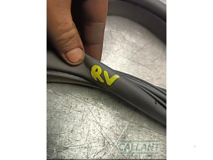 Främre dörrtätning, 4-dörrars, höger från en Jaguar X-type 2.2 D 16V 2008