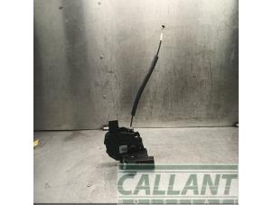 Begagnade Dörrlåsmekanism, 4-dörrars, vänster fram Jaguar XF (CC9) 3.0 V6 24V Pris € 78,65 Inklusive moms erbjuds av Garage Callant