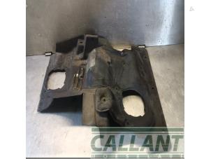 Begagnade Hasplåt Landrover Discovery II 2.5 Td5 Pris € 90,75 Inklusive moms erbjuds av Garage Callant