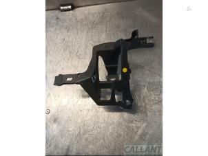 Gebruikte Bumpersteun links-voor Opel Corsa E 1.4 16V Prijs € 18,15 Inclusief btw aangeboden door Garage Callant