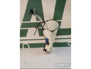 Używane Zbiornik spryskiwacza przód Jaguar F-Pace 2.0 D 180 16V AWD Cena € 66,55 Z VAT oferowane przez Garage Callant