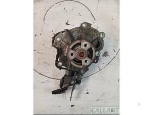 Begagnade Vattenpump Jaguar F-Pace 2.0 D 180 16V AWD Pris € 66,55 Inklusive moms erbjuds av Garage Callant