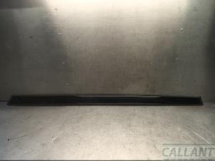 Begagnade Takstripe, höger Landrover Range Rover Sport (LW) 3.0 D250 MHEV Pris € 90,75 Inklusive moms erbjuds av Garage Callant