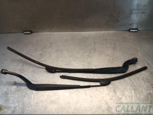 Begagnade Svängarmsats vindrutetorkare Landrover Range Rover Sport (LS) 3.6 TDV8 32V Pris € 48,40 Inklusive moms erbjuds av Garage Callant