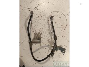 Używane Przewód hamulcowy przód Landrover Defender II 3.0 D200 MHEV Cena € 48,40 Z VAT oferowane przez Garage Callant