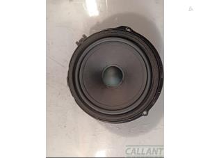 Begagnade Högtalare Landrover Defender II 3.0 D200 MHEV Pris € 24,20 Inklusive moms erbjuds av Garage Callant