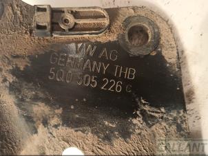 Begagnade Spindel, höger bak Volkswagen Golf VII Variant (AUVV) 1.4 TSI BlueMotion Technology 125 16V Pris € 90,75 Inklusive moms erbjuds av Garage Callant