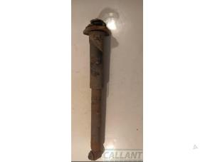 Begagnade Stötdämpare, höger bak Landrover Range Rover III (LM) 3.6 TDV8 32V Pris € 139,15 Inklusive moms erbjuds av Garage Callant