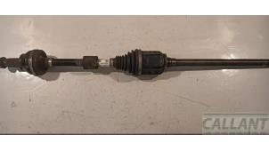 Begagnade Drivaxel, vänster bak Landrover Discovery Sport (LC) 1.5 P300e 12V AWD Pris € 332,75 Inklusive moms erbjuds av Garage Callant