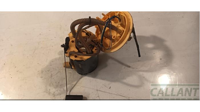 Elektrisk bränslepump från en Land Rover Freelander II 2.2 td4 16V 2008