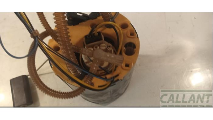 Elektrisk bränslepump från en Land Rover Freelander II 2.2 td4 16V 2008