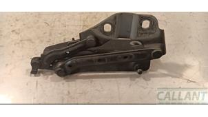 Begagnade Gångjärn, motorhuv Landrover Discovery Sport (LC) 2.0 TD4 180 16V Pris € 30,25 Inklusive moms erbjuds av Garage Callant