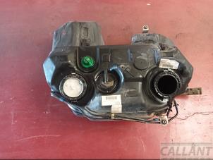 Begagnade Tank Landrover Range Rover III (LM) 3.6 TDV8 32V Pris € 272,25 Inklusive moms erbjuds av Garage Callant