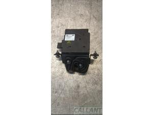 Begagnade Baklucka, låsmekanism Landrover Discovery Sport (LC) 1.5 P300e 12V AWD Pris € 36,30 Inklusive moms erbjuds av Garage Callant