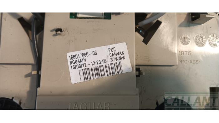 Innerbelysning, fram från en Jaguar XJ (X351) 3.0 D V6 24V 2013