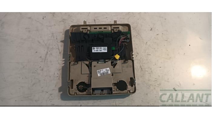 Innerbelysning, fram från en Jaguar XJ (X351) 3.0 D V6 24V 2013