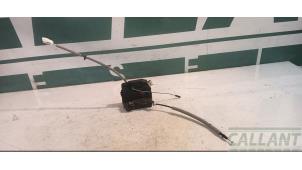 Używane Mechanizm blokady drzwi prawych tylnych wersja 4-drzwiowa Landrover Range Rover III (LM) 2.9 TD6 24V Cena € 60,50 Z VAT oferowane przez Garage Callant