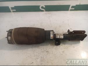 Begagnade Stötdämpare, vänster fram Landrover Range Rover III (LM) 3.6 TDV8 32V Pris € 181,50 Inklusive moms erbjuds av Garage Callant