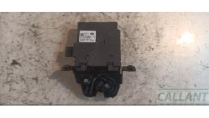 Begagnade Baklucka, låsmekanism Jaguar XE 2.0d 180 16V Pris € 60,50 Inklusive moms erbjuds av Garage Callant