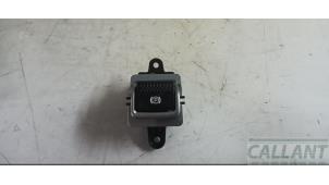 Begagnade Brytare, parkeringsbroms Jaguar XE 2.0d 180 16V Pris € 24,20 Inklusive moms erbjuds av Garage Callant