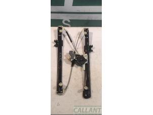 Begagnade Fönstermekanism för bakre dörr, 4-dörrars, vänster Landrover Range Rover IV (LG) 4.4 SDV8 32V Pris € 139,15 Inklusive moms erbjuds av Garage Callant