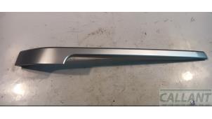 Begagnade Stripe, stötfångare, vänster bak Landrover Range Rover IV (LG) 4.4 SDV8 32V Pris € 60,50 Inklusive moms erbjuds av Garage Callant