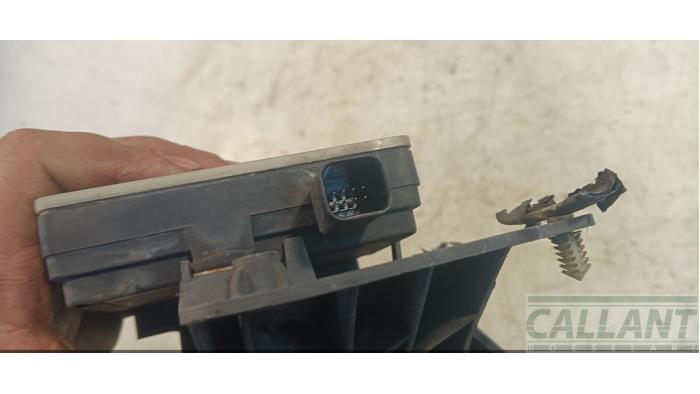 Dode hoek sensor van een Land Rover Range Rover IV (LG) 4.4 SDV8 32V 2015