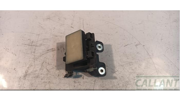 Dode hoek sensor van een Land Rover Range Rover IV (LG) 4.4 SDV8 32V 2015