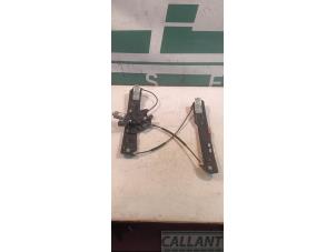 Używane Mechanizm szyby lewej przedniej wersja 4-drzwiowa Landrover Range Rover Evoque (LVJ/LVS) 2.2 TD4 16V Cena € 90,75 Z VAT oferowane przez Garage Callant