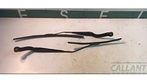 Begagnade Svängarmsats vindrutetorkare Landrover Discovery Sport (LC) 2.0 eD4 150 16V Pris € 36,30 Inklusive moms erbjuds av Garage Callant