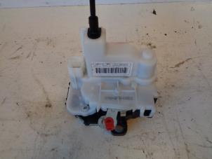 Begagnade Dörrlåsmekanism, 4-dörrars, höger fram Fiat 500 (312) 1.2 Pris på förfrågan erbjuds av Autohandel-Smet Gebroeders NV