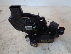 Gebruikte Deurslot Mechaniek 4Deurs links-voor Landrover Range Rover Evoque Convertible (LVX) 2.0 TD 150 16V Prijs op aanvraag aangeboden door Autohandel-Smet Gebroeders NV