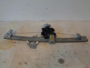 Gebruikte Raammotor Portier Dacia Dokker (0S) 1.6 16V Prijs op aanvraag aangeboden door Autohandel-Smet Gebroeders NV