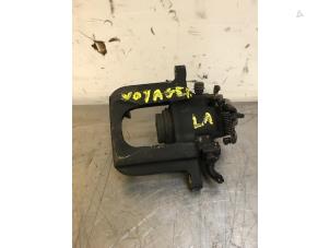 Gebruikte Remklauw (Tang) links-achter Chrysler Voyager/Grand Voyager (RG/RS) 2.8 CRD 16V Grand Voyager Prijs op aanvraag aangeboden door Autohandel-Smet Gebroeders NV