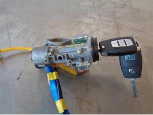 Begagnade Tändningslås + nyckel Ssang Yong Rodius 2.2 SV 220 e-XDi 16V 2WD Pris på förfrågan erbjuds av Autohandel-Smet Gebroeders NV