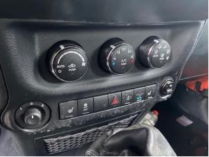 Begagnade Luftkonditionering, kontrollpanel Jeep Wrangler Unlimited (JK) 2.8 CRD 16V 4x4 Pris på förfrågan erbjuds av Autohandel-Smet Gebroeders NV