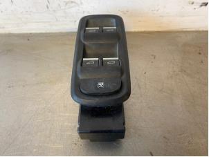 Używane Przelacznik elektrycznej szyby Ford EcoSport (JK8) 1.0 EcoBoost 12V 125 Cena na żądanie oferowane przez Autohandel-Smet Gebroeders NV