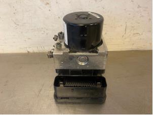 Begagnade ABS-pump Ford EcoSport (JK8) 1.0 EcoBoost 12V 125 Pris på förfrågan erbjuds av Autohandel-Smet Gebroeders NV