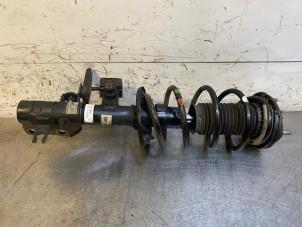 Gebruikte Schokdemper links-voor Mazda CX-5 II (KF) 2.0 SkyActiv-G 165 16V 2WD Prijs op aanvraag aangeboden door Autohandel-Smet Gebroeders NV