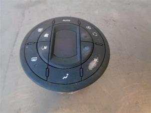 Gebruikte Airco bedieningspaneel Renault Espace (JK) 2.0 dCi 16V 150 FAP . Prijs op aanvraag aangeboden door Autohandel-Smet Gebroeders NV