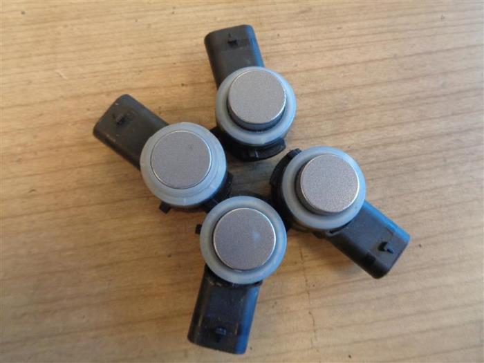 Parkeringssensor från en Opel Corsa F (UB/UH/UP) 1.2 12V 75 2021