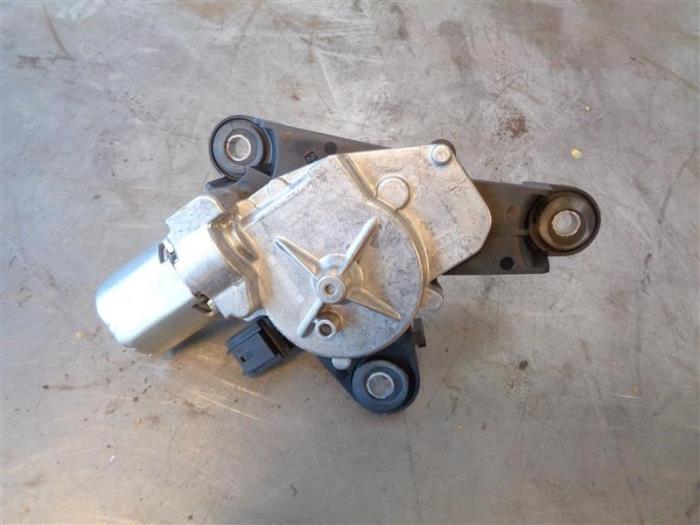 Bakre torkarmotor från en Opel Corsa F (UB/UH/UP) 1.2 12V 75 2021
