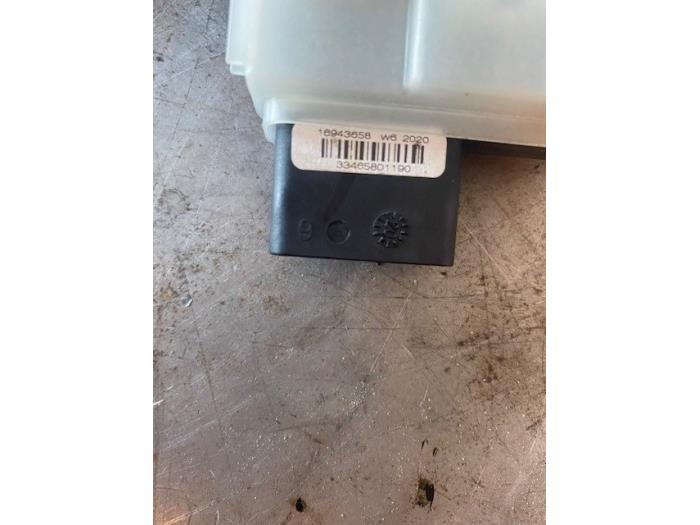 Dörrlåsmekanism, 4-dörrars, vänster fram från en Opel Corsa F (UB/UH/UP) 1.2 12V 75 2021