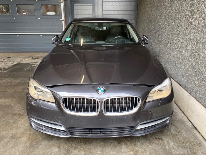 Skärmspegel, vänster från en BMW 5 serie (F10) 520d 16V 2016